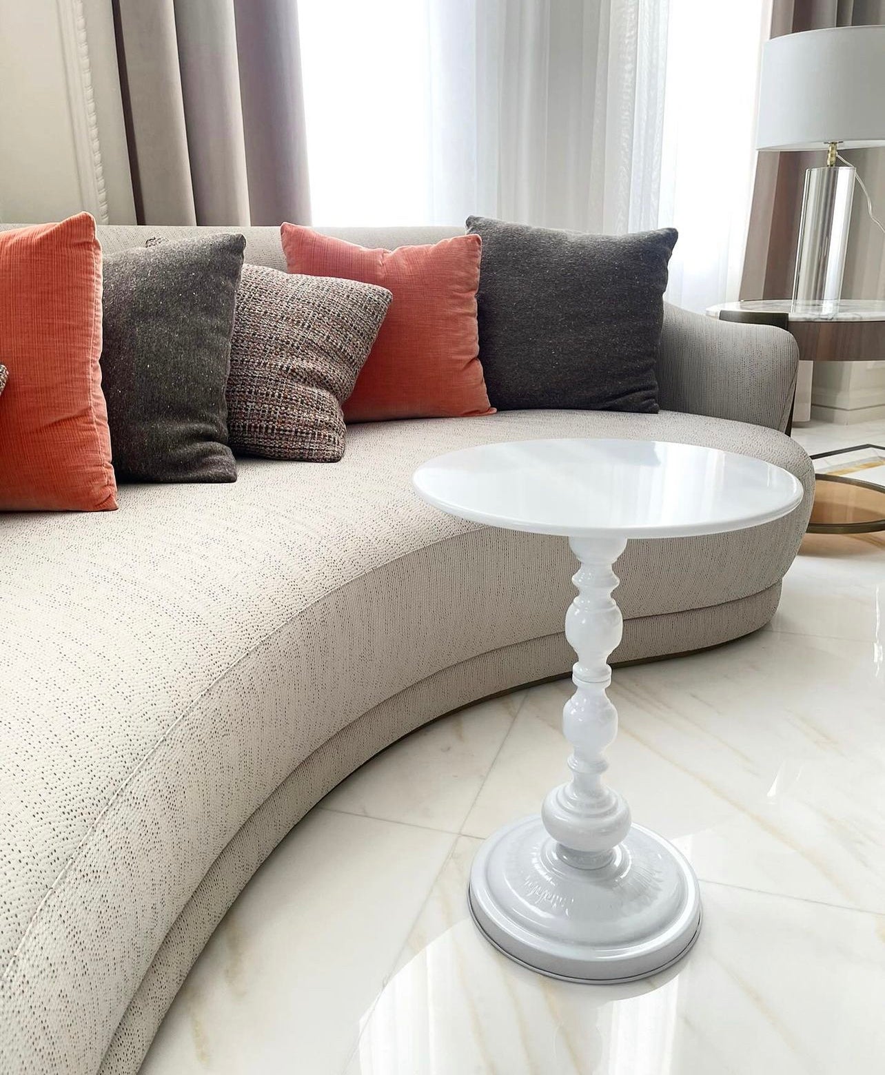 Coffee table طاوله للقهوه